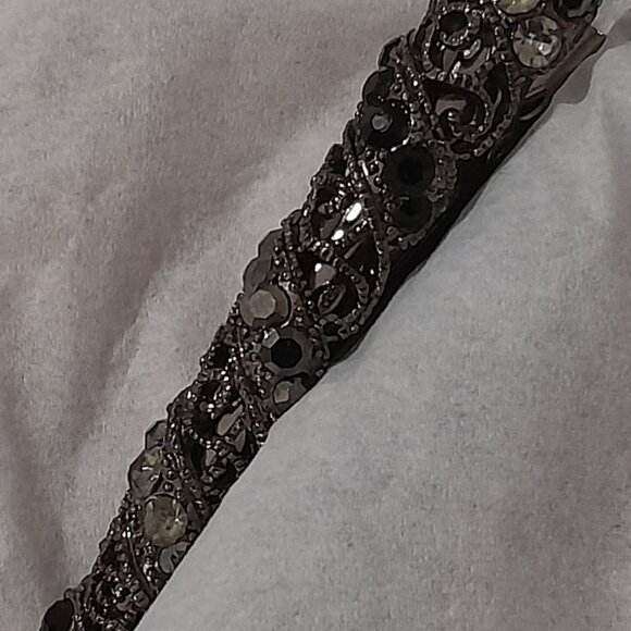 Studded Duck Bill/Alligator Hair Clip - Picture 3 of 5